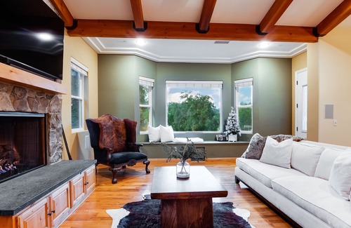Ramona House | Private Vineyard Retreat