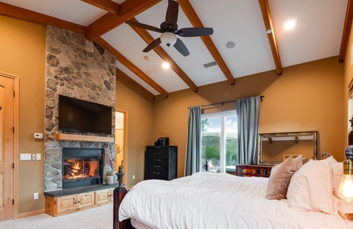 Ramona House | Private Vineyard Retreat
