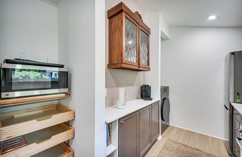 Virginia Beach Condo | Private Virginia Beach Escape w/Pool & Fire Pit!