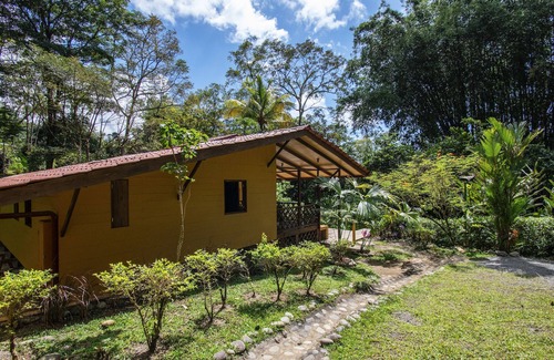 Ballena Villa | Private waterfall in Uvita, boho style house!