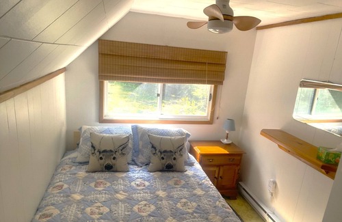 Lake of Bays Cottage | Private Waterfront cottage surrounded by mature trees & breathtaking views