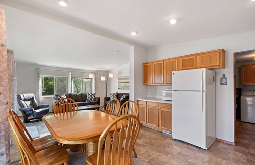 Bonner County House | Private waterfront home with a firepit, deck, W/D, and WiFi - pretty lake views