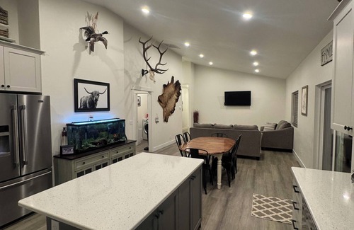 Burley House | Private Western Up Fit With Hot Tub & EV Charging