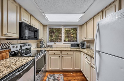 Lake Harmony Estates House | Private Wooded 1.5 Acre, 2 houses, 2 Hot Tub, Pool Table, Game Room, Near Slopes