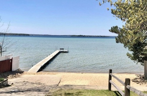 Higgins Lake Cabin | Private wooded cabin on one+ acre less than 1 mile from beautiful Higgins Lake.