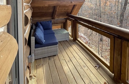 Andersonville Cabin | Private wooded log cabin -three minutes to Norris Lake