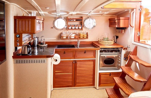 Bodrum City Center Boat Rental | PRIVATE YACHT AT BODRUM MILTA MARINA