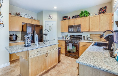 Rhodes Ranch House | Private Yard: Las Vegas Sanctuary on Cul-De-Sac