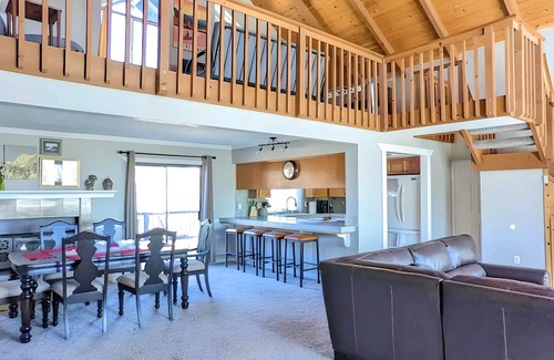 Coarsegold House | Private Yosemite Lakeview Retreat: Perfect for Groups & Families