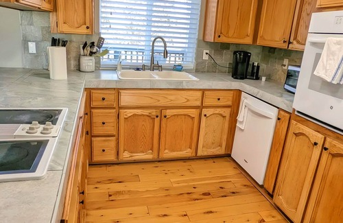Coarsegold House | Private Yosemite Lakeview Retreat: Perfect for Groups & Families