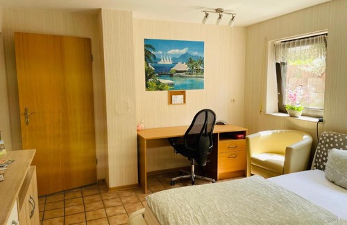 Zulpich House | Privatunterkunft mit Bad und Küche in Seenähe