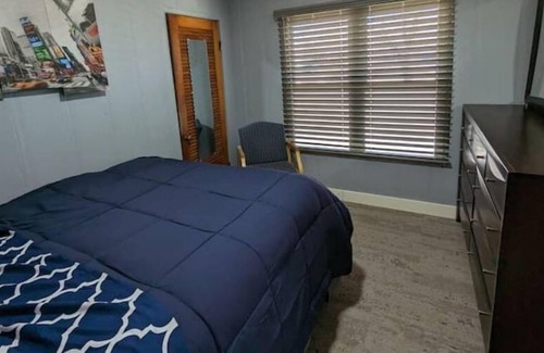 Kalamazoo House | Privy Cozy Family Suite #2