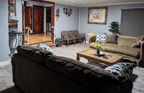 Kalamazoo House | Privy Cozy Family Suite #2