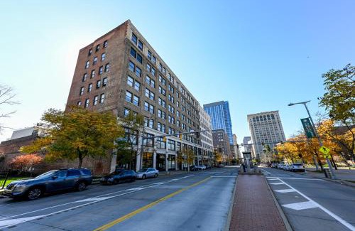 Downtown Cleveland Apartment | Prkg+Gym+Sauna Rocket Mortgage Fieldhouse+30 Day
