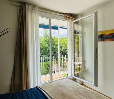 Chantiers Apartment | Proche Château de Versailles avec balcon vu sur une forêt et parking gratuit pour 5 personnes maximum