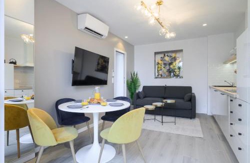 Cap d'Ail Apartment | Proche Monaco, vue mer, accès plage et jardin privatif
