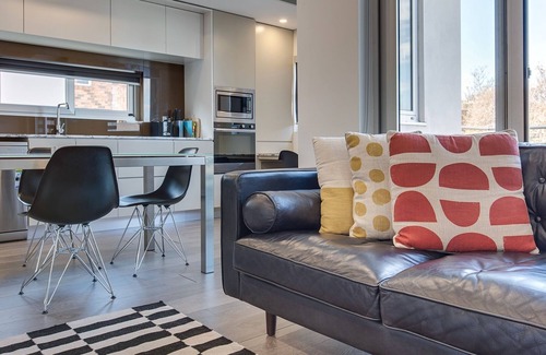 Cremorne Apartment | Professional living minutes from the city