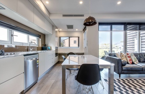 Cremorne Apartment | Professional living minutes from the city