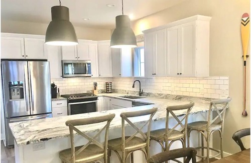 Hailey House | Professionally designed mountain live/work retreat. 3BR/2.5BA w/attached garage