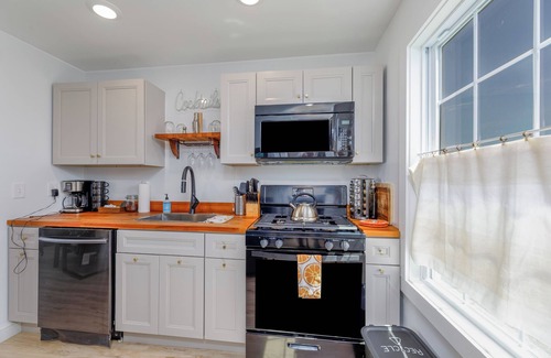 Green Creek Apartment | Progressive Retreat #2 -Diverse, Inclusive, Eco Friendly Waterfront Unit