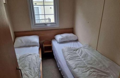 Skegness Ski Chalet | Promenade Ingoldmells direct beach access