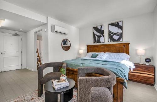 Downtown Apartment | Promenade Studio! Free Parking!