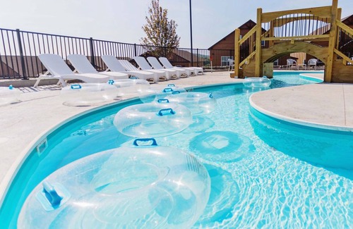 Kimberling City House | PROMO 10% OFF Indoor - Outdoor Pools! Lazy River! Theme!Lux Lake Views! Hot Tub!