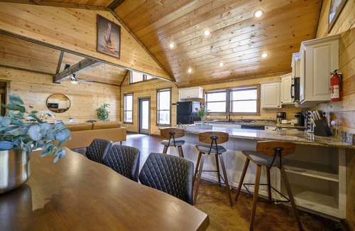 Hochatown Cabin | PROMO 10%OFF| Spacious Pet-Friendly Cabin w/Playground, Hot Tub & Fire Pit