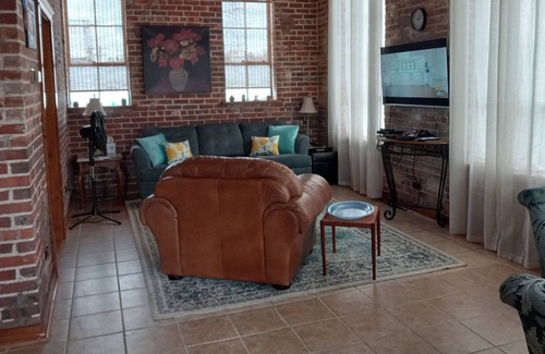 Mount Airy House | PROMO 10% WEEKLY /15% MONTHLY Lillie's Pet Friendly, small fenced area off deck