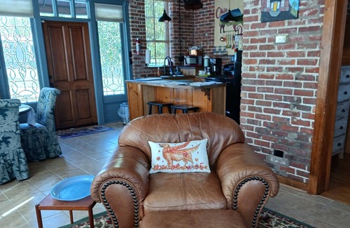 Mount Airy House | PROMO 10% WEEKLY /15% MONTHLY Lillie's Pet Friendly, small fenced area off deck