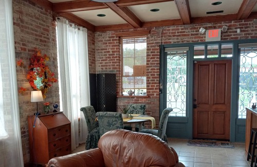 Mount Airy House | PROMO 10% WEEKLY /15% MONTHLY Lillie's Pet Friendly, small fenced area off deck