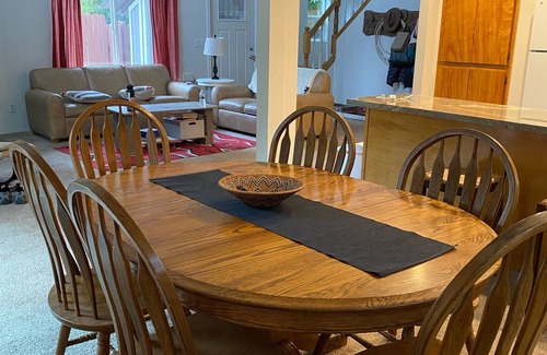 Mount Shasta House | PROMO 10% WEEKLY AND 15% MONTHLY DISCOUNTnMt. Shasta Cabin/Black Butte Mountain
