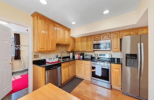 Lisle House | PROMO 15% MONTHLY DISCOUNT!nCozy House, Close to Benedictine & North Central
