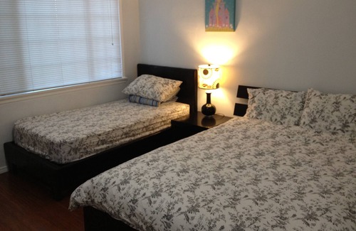 El Monte House | PROMO 15% WEEKLY/ 20% MONTHLY DISCOUNT Family House With Huge Private Yard