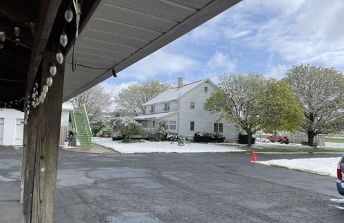 Millersburg House | PROMO 5% WEEKLY 10% MONTHLY DISC.!nThe Morris Suite at Berlin’s Amish Farmhouse