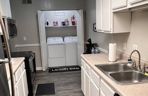 Bellevue Apartment | PROMO 5% WEEKLY/ 15% MONTHLY DISCOUNT Sleeps 8 - 20, Downtown Nashville, Zoo