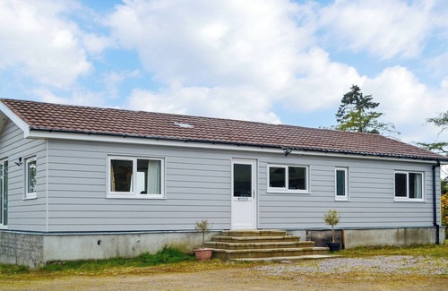 Dornoch Cottage | Proncy Farm Chalet is located on a working farm three miles from Dornoch.