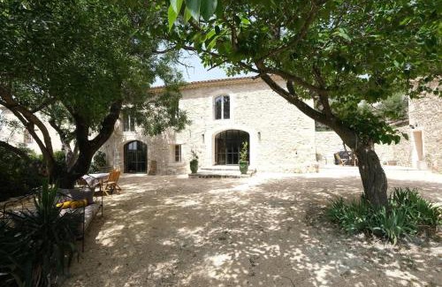 Les Baux-de-Provence Villa | property in les baux de provence, private pool, magnificent view, ideal for 10 people in the alpilles.