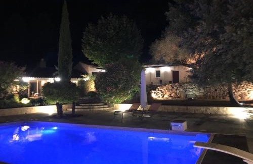 Beaurecueil Villa | Propriété : 300 M² + (25 M² d'annexe/Pool House) sur 5 ha boisé à 10' d'Aix en Provence