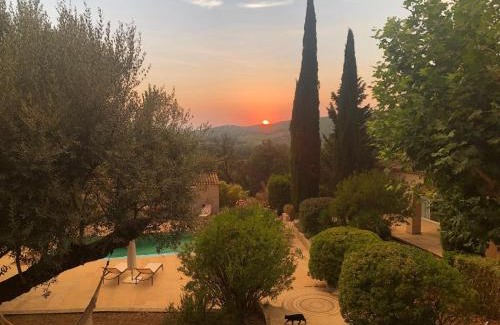 Beaurecueil Villa | Propriété : 300 M² + (25 M² d'annexe/Pool House) sur 5 ha boisé à 10' d'Aix en Provence