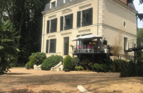 Saint-Pavace House | Propriété au Milieu dun Parc d 1,5h Classé, 11 Chambres, 8 SDB Superbe Déco