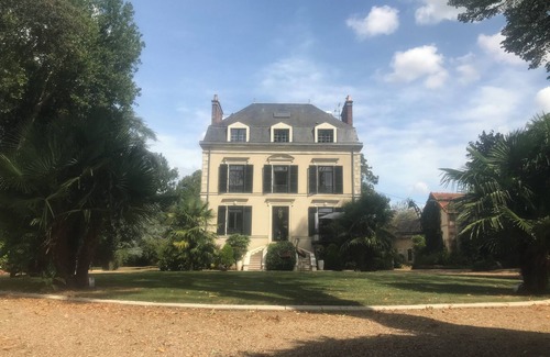 Saint-Pavace House | Propriété au Milieu dun Parc d 1,5h Classé, 11 Chambres, 8 SDB Superbe Déco