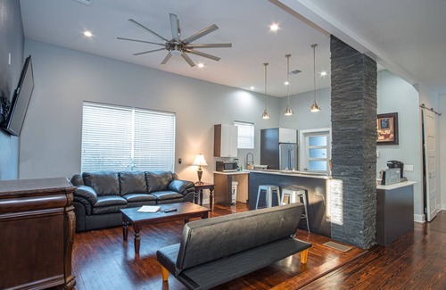 Near East Side House | Prosperity Place Remodeled 3br 2ba Near Downtown