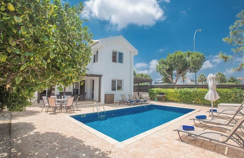 Pernera Cottage | Protaras Mandali Villa MA14 - a villa that sleeps 6 guests in 3 bedrooms