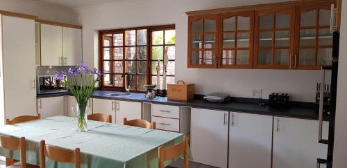 Port Elizabeth Villa | Protea Lodge- NO LOADSHEDDING