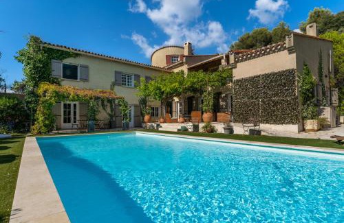 Vernegues House | Provencal bastide with heated pool near Alpilles and Luberon
