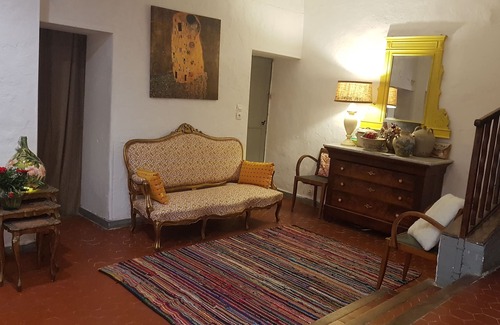 Villeneuve House | Provencal country house in the middle of apple fields