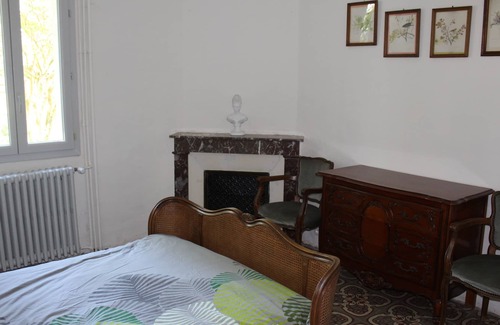 Villeneuve House | Provencal country house in the middle of apple fields