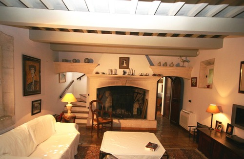 Les Baux-de-Provence House | Provencal farmhouse at the foot of the Citadel of Baux de Provence