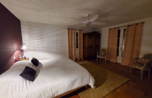 Fontvieille Other | Provencal farmhouse 400 m2 on 1ha5 in the heart of the village of Fontvieille.